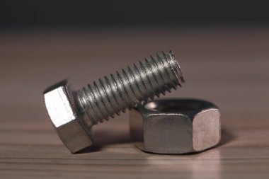 Masada vida ve cıvata var.