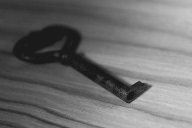 Köy masasının eski anahtarı.