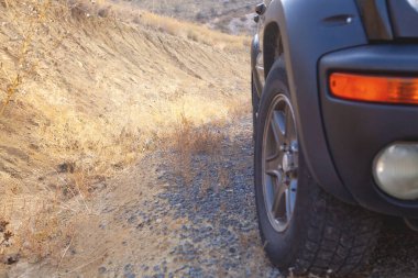  Yollarda araba kullanmak. Araba konsepti..