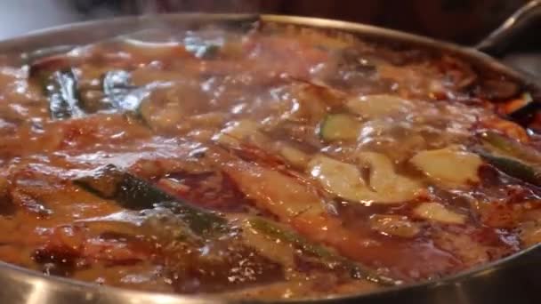 Estofado Mariscos Picante Coreano Con Tofu Rojo Caliente Picante Vapor — Vídeo de stock