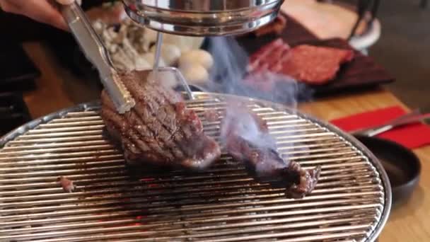 Bife Wagyu Grelhado Carvão Vegetal Churrasco Coreano Steamy Smokey Delicioso — Vídeo de Stock