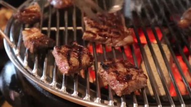 Kömürde ızgara Wagyu Bifteği Kore barbekü buharlı dumanlı lezzetli