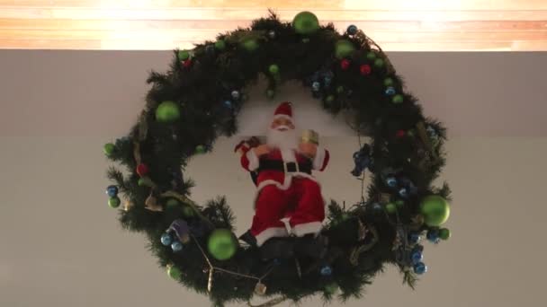 Papai Noel Decoração Natal Interior Anel Festivo Verde Vermelho Branco — Vídeo de Stock