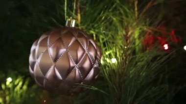 Ağaçta Altın Noel Ağacı Dekoru