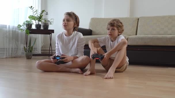 Gamer Children Siblings Playing Video Games Front Using Playstation Joystick — Stok Video