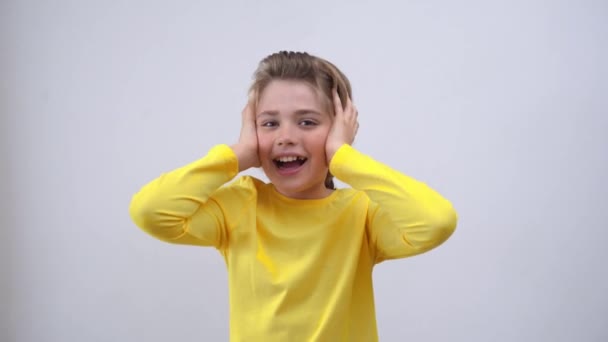 Impressed Emotional Teenager Happily Joy Gift News White Background Blond — Vídeo de Stock