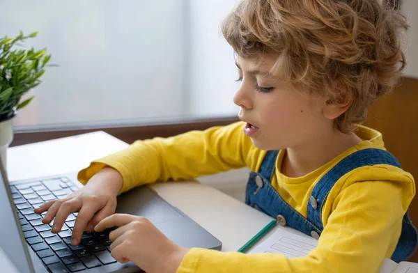 Close Child Hands Typing Keyboard Laptop Distance Learning Online Education — Stock Photo, Image