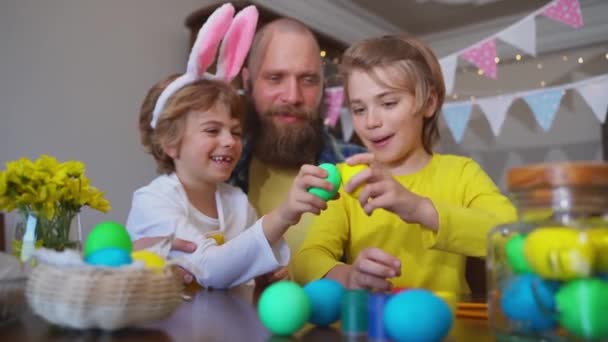 Easter Family Traditions Father Two Caucasian Happy Children Bunny Ears — Vídeos de Stock