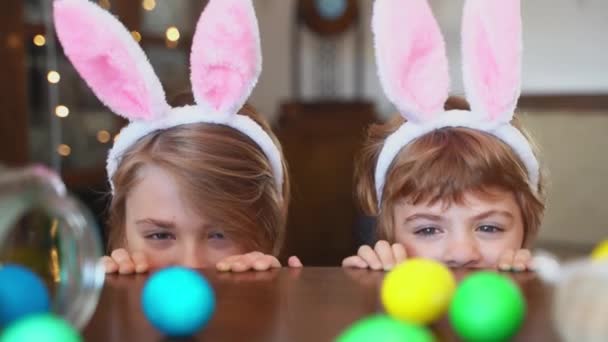 Happy Family Easter Funny Kids Play Game Painted Multi Colored — Video Stock