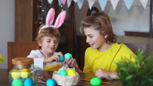 Easter Sunday Family Holiday Traditions Two Caucasian Happy Siblings Kids — Video Stock