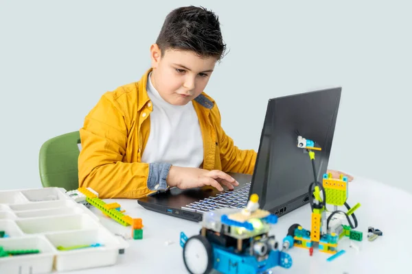 Clase Programación Robótica Los Niños Construyen Codifican Robot Educación Stem — Foto de Stock