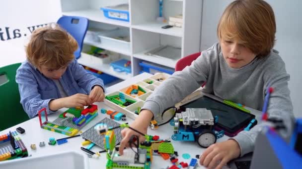 Robotikk Programmeringskurs Barn Bygger Kode Robot Stem Utdanning Ved Bruk – stockvideo
