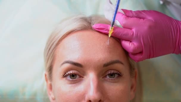 Cosmetologue Tient Seringue Pour Injections Cosmétiques Levage Turgescence Peau Liposuccion — Video