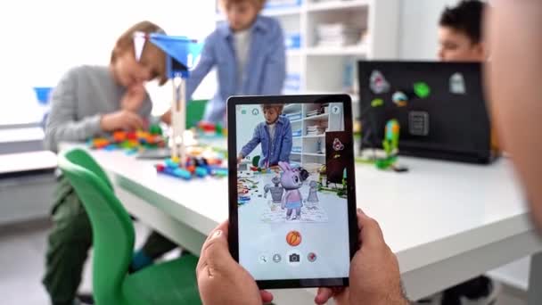 Izmir Turcji 2023 Quiver Augmented Reality Children Game Zamknij Się — Wideo stockowe