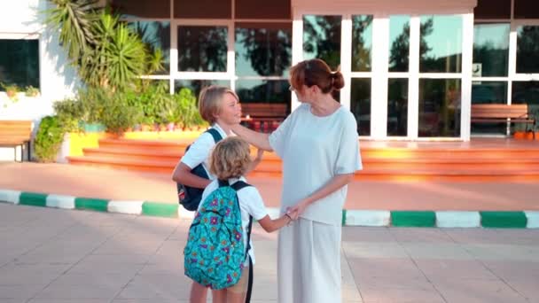 Eltern Mutter Kind Gruppen Besuchen Grundschulen Zurück Zur Schule Bildung — Stockvideo