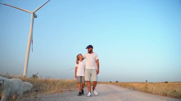 Happy Man Padre Bambino Figlio Ragazzo Camminando Cane Recupero Dorato — Video Stock