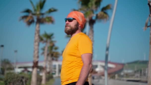 Body Positive Man Sportswear Does Warm Muscles Joints Running Workout — Stock Video
