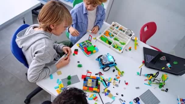 Kelas Pemrograman Robotika Anak Anak Membangun Dan Kode Robot Pendidikan — Stok Video