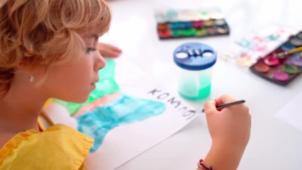 Primer Plano Pintura Infantil Con Acuarela Art Class Studio Con — Vídeo de stock