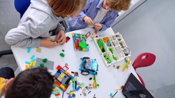 Clasa Programare Robotică Copiii Construiesc Codifică Robotul Educație Stem Folosind — Videoclip de stoc