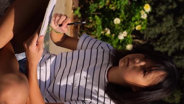 Art Outdoor Plein Air Workshop Artist Hand Female Teenager Girl — Stock Video