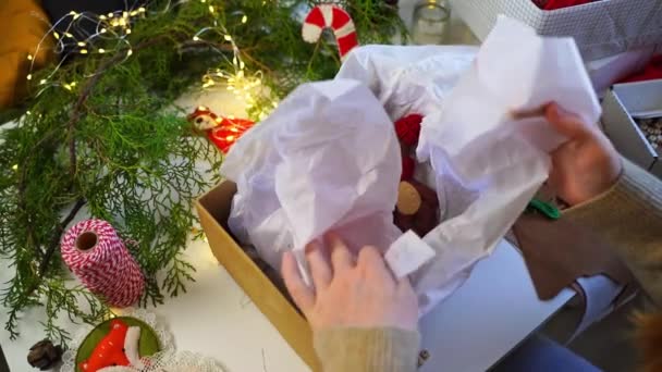배경에 상자에 크리스마스 장난감을 이벤트 어린이 친척을위한 아이디어 솔직한 — 비디오
