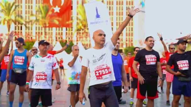 Izmir Turkiet 2023 Full Energideltagare Kör Marathon Uppvärmning Upp Innan — Stockvideo