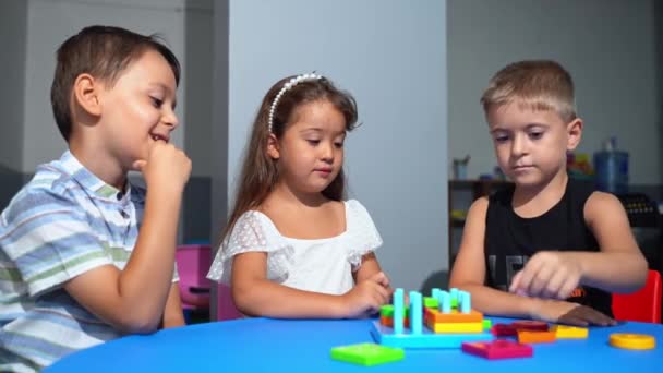 Proses Eksplorasi Kindergarten Siswa Kelas Bermain Kegiatan Permainan Kognitif Decoding — Stok Video