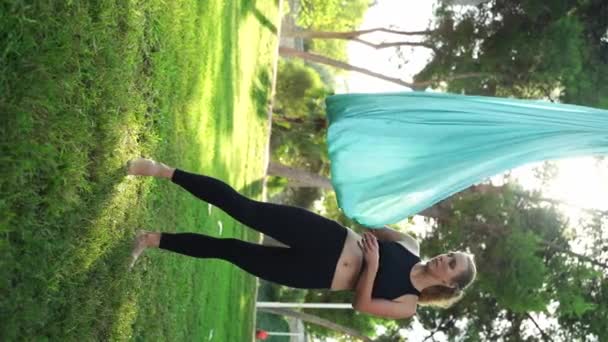 Experienced Female Instructor Lead Aerial Yoga Session Public Park Women — Stock Video