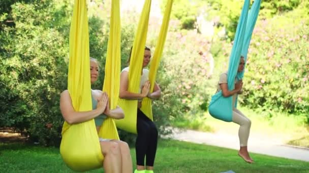 Sécurité Sport Qualité Pour Les Femmes Séances Yoga Aérien Pour — Video