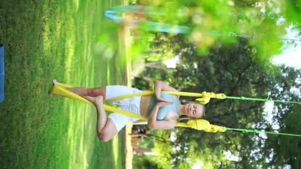 Yoga Salud Estiramiento Ejercicios Suaves Salud Las Mujeres Beneficios Inestimables — Vídeo de stock