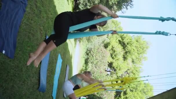 Yoga Salud Estiramiento Ejercicios Suaves Salud Las Mujeres Beneficios Inestimables — Vídeo de stock