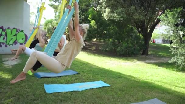 Vorteile Von Yoga Und Stretching Für Frauen Zwischen Und Jahren — Stockvideo