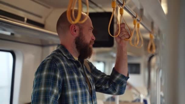 Homem Com Mochila Usando Trem Metrô Transporte Suburbano Viagem Diária — Vídeo de Stock