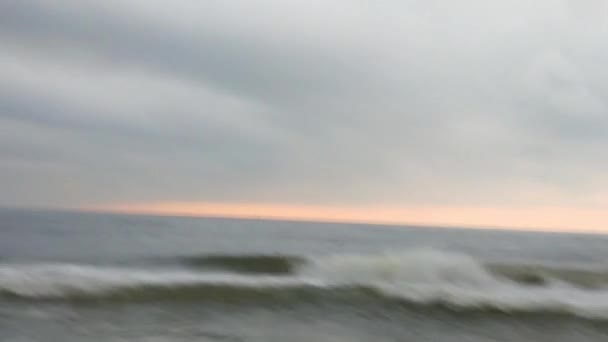 Kalte Stürmische Wellen Und Wolken Über Der Nordsee Große Brechende — Stockvideo