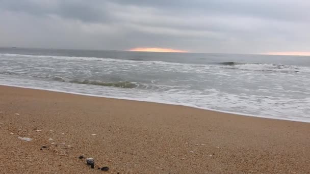 Vroeg Ochtend Zonsopgang Aan Zee Blauwe Golven Stromen Kleurrijke Winter — Stockvideo