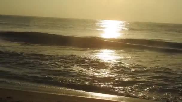 Silhouette Bateau Avec Pêcheur Dans Mer Lever Soleil Beau Lever — Video