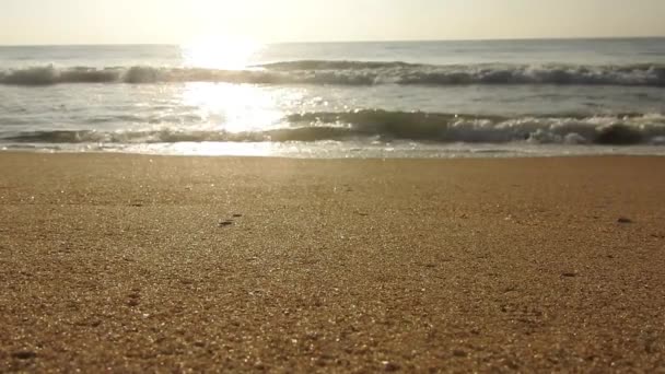 Güneşin Doğuşunda Balıkçıyla Birlikte Teknenin Silueti Horizon Sunrise Sahilinde Güzel — Stok video