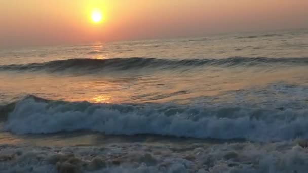 Havsvågen Looping Våg Vågor Havet Vackra Stränder Detaljerade Och Kristallklart — Stockvideo