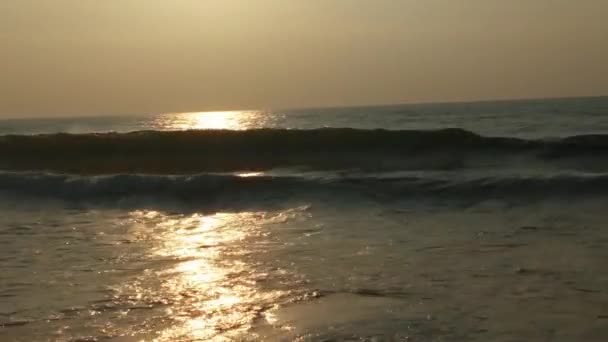 Silueta Barcii Pescarul Mare Rasaritul Soarelui Rasaritul Soarelui Frumos Plaja — Videoclip de stoc