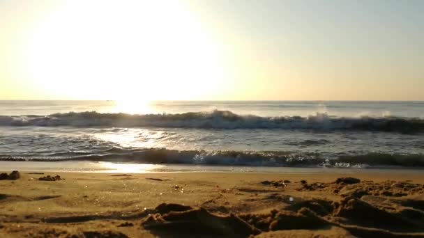 Zonsopkomst Boven Atlantische Oceaan Oceaangolven Die Een Landschapsbeweging Maken Video — Stockvideo