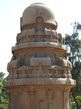 Arjuna 'nın Mahabalipuram' daki kefareti, Hindistan Sahil Tapınağı Mamallapuram, Tamil Nadu, Hindistan. Mamallapuram 'daki mağarada. Mahabalipuram Beş Rathas 'taki kıyı tapınağı. Eski Hindu monolitik Hint kaya kesimi mimarisi. Arjuna 'nın Mahabalipuram Hindistan' daki Kefareti