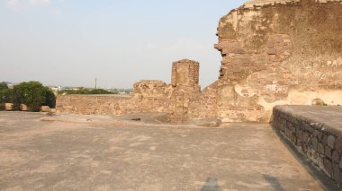 Kutub Shahi Mezarları Hindistan 'ın Hyderabad şehrinde yer almaktadır ve Kutup Shahi hanedanının çeşitli kralları tarafından inşa edilen mezarları ve camileri içermektedir. 16. ve 17. yüzyıllar arasında inşa edilmişler. Hyderabad 'daki tarihi Golconda kalesi. Golconda Kalesi 