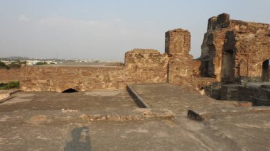 Kutub Shahi Mezarları Hindistan 'ın Hyderabad şehrinde yer almaktadır ve Kutup Shahi hanedanının çeşitli kralları tarafından inşa edilen mezarları ve camileri içermektedir. 16. ve 17. yüzyıllar arasında inşa edilmişler. Hyderabad 'daki tarihi Golconda kalesi. Golconda Kalesi 