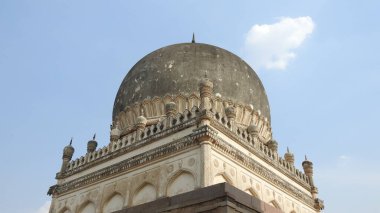 Kutub Shahi Mezarları Hindistan 'ın Hyderabad şehrinde yer almaktadır ve Kutup Shahi hanedanının çeşitli kralları tarafından inşa edilen mezarları ve camileri içermektedir. 16. ve 17. yüzyıllar arasında inşa edilmişler. Hyderabad 'daki tarihi Golconda kalesi. Golconda Kalesi 