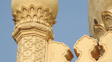 Kutub Shahi Mezarları Hindistan 'ın Hyderabad şehrinde yer almaktadır ve Kutup Shahi hanedanının çeşitli kralları tarafından inşa edilen mezarları ve camileri içermektedir. 16. ve 17. yüzyıllar arasında inşa edilmişler. Hyderabad 'daki tarihi Golconda kalesi. Golconda Kalesi 