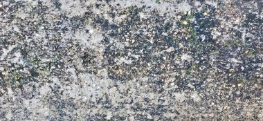 Şelale dokusu siyah arkaplanda izole edilmiş. Vektör gri beton dokusu. Taş duvar arka planı. Eski siyah duvar arka planı. Doku, siyah beyaz duvar, eski grunge doku arka planı. Harika bir arkaplan. Desenli metal yüzey 