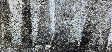 Şelale dokusu siyah arkaplanda izole edilmiş. Vektör gri beton dokusu. Taş duvar arka planı. Eski siyah duvar arka planı. Doku, siyah beyaz duvar, eski grunge doku arka planı. Harika bir arkaplan. Desenli metal yüzey yakın plan