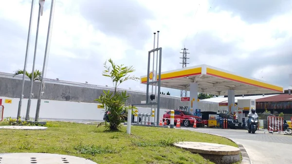 Bandung Maret 2023 Posto Gasolina Shell Com Fundo Azul Céu — Fotografia de Stock