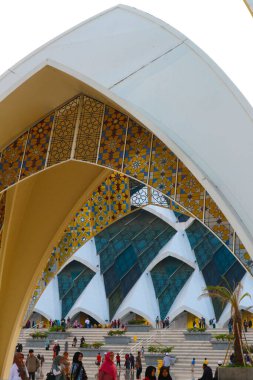 Bandung, Endonezya - 20 Haziran 2023: Batı Java 'nın Mesjid Al Jabar adındaki en büyük camii Gedebage, Bandung City' de yer almaktadır..